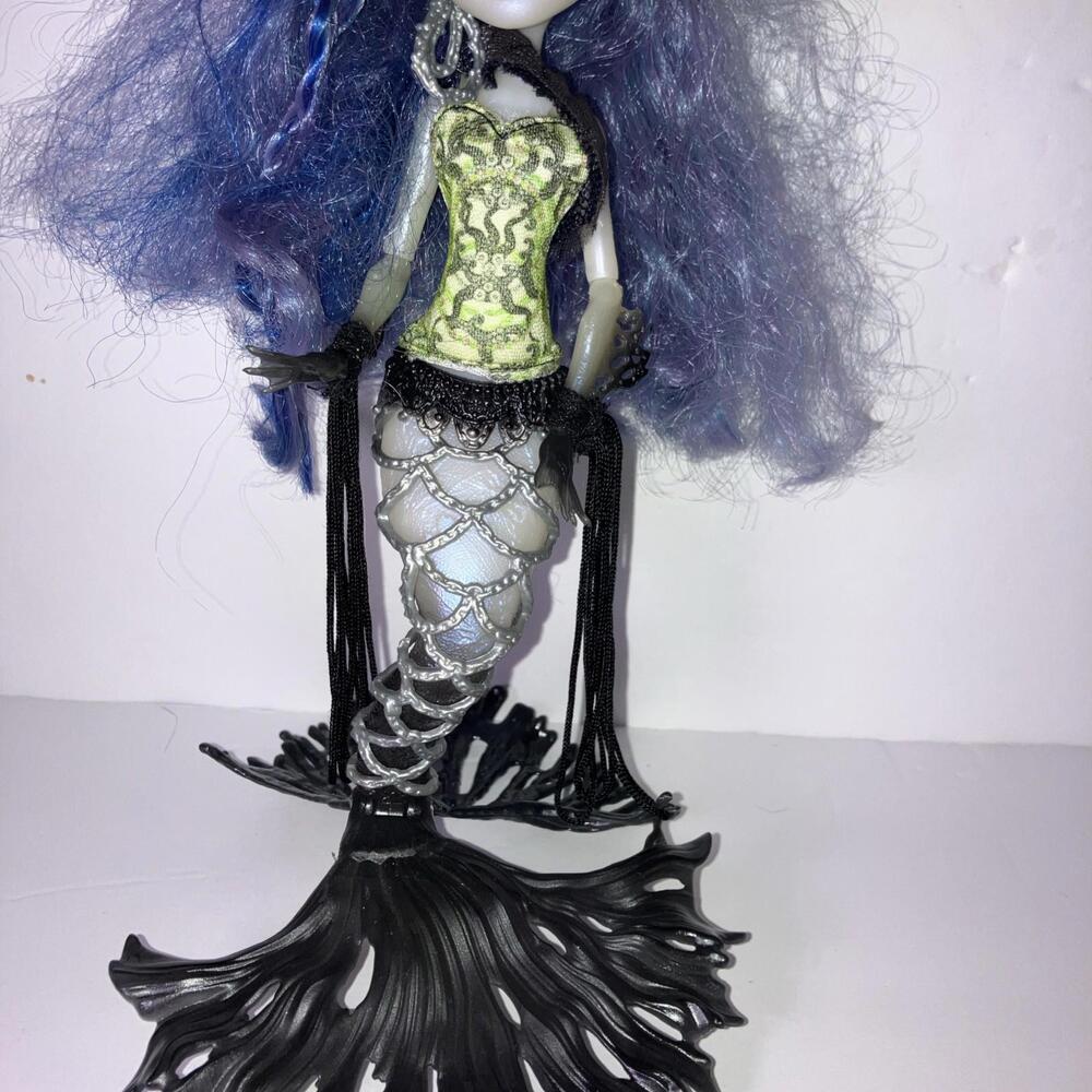 Monster High Doll Freaky Fusion Hybrids Sirena Von Boo 2014 Clothes Earrings - Picture 4 of 5
